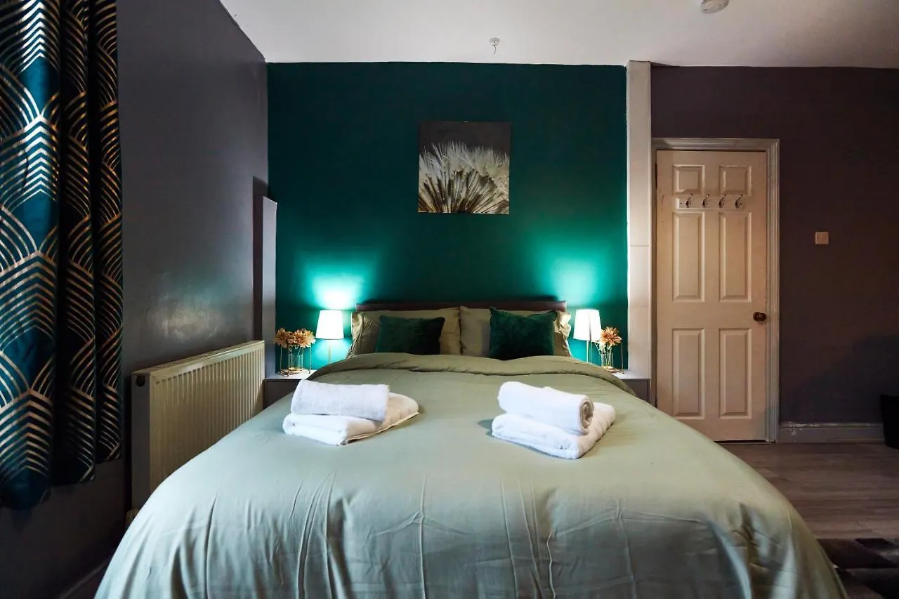 Home Away From Home Entire 2 Bedroom House Leeds  0*, Leeds (West Yorkshire) Reino Unido