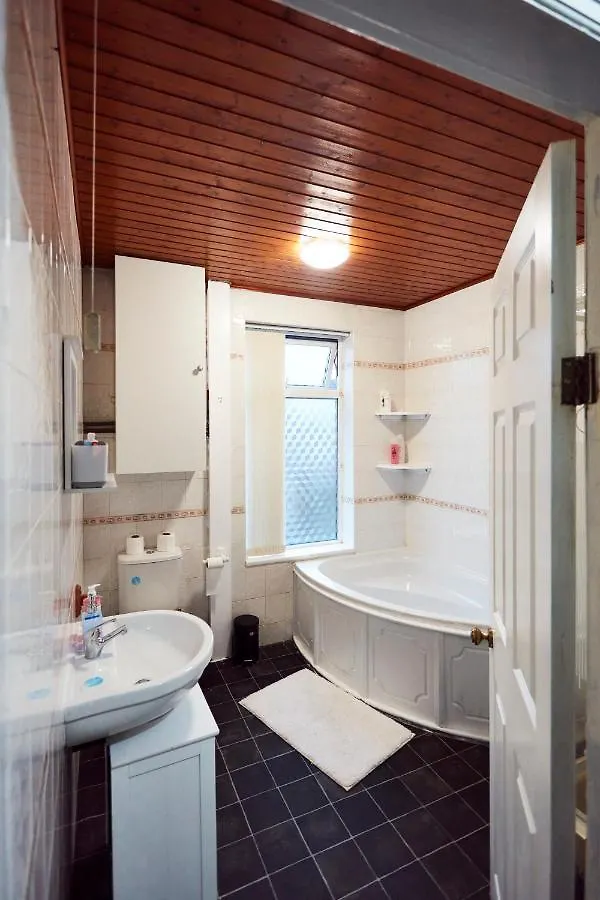 Home Away From Home Entire 2 Bedroom House Leeds  Pensión Leeds (West Yorkshire)