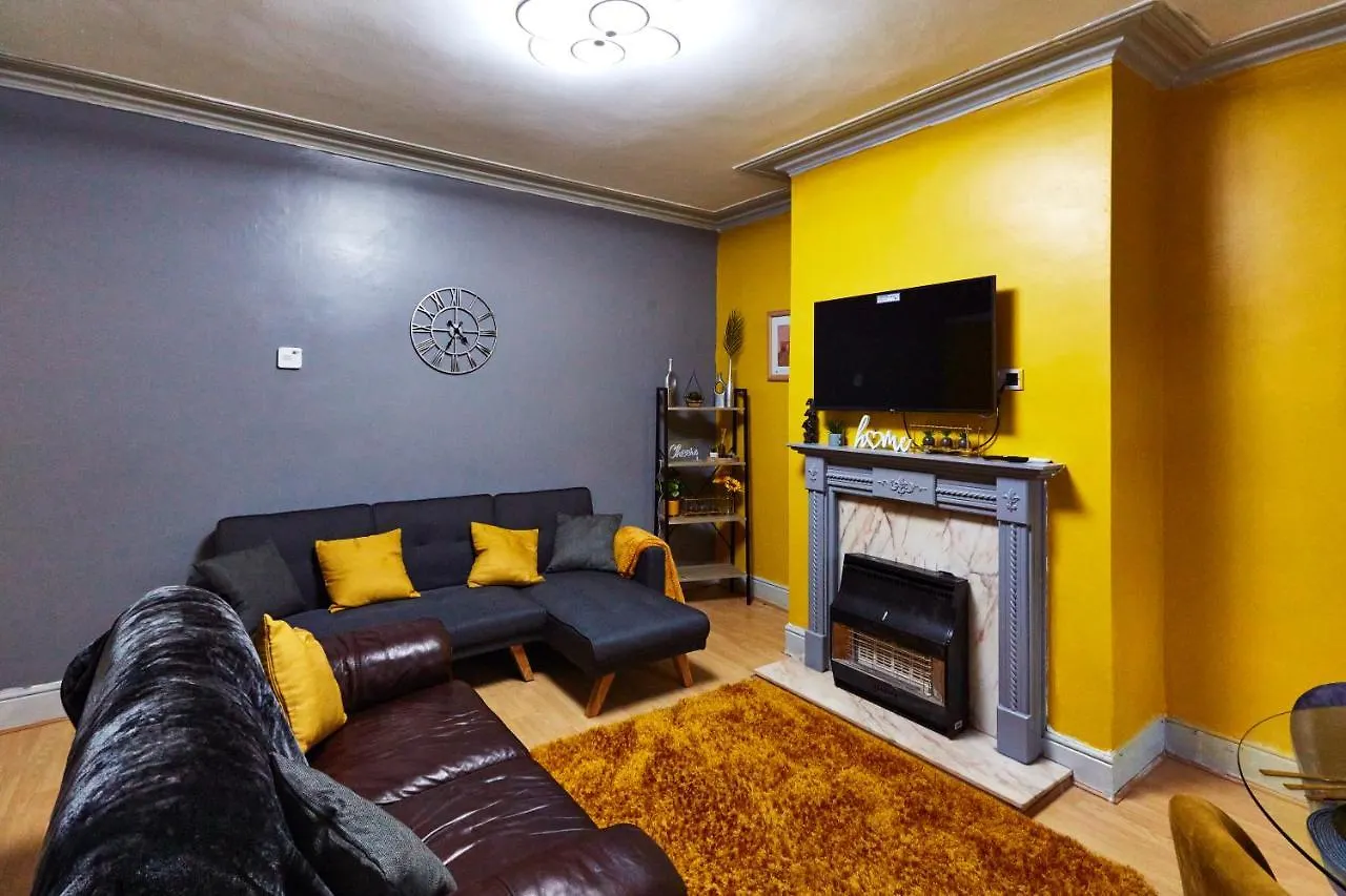 Home Away From Home Entire 2 Bedroom House Leeds  Leeds (West Yorkshire)