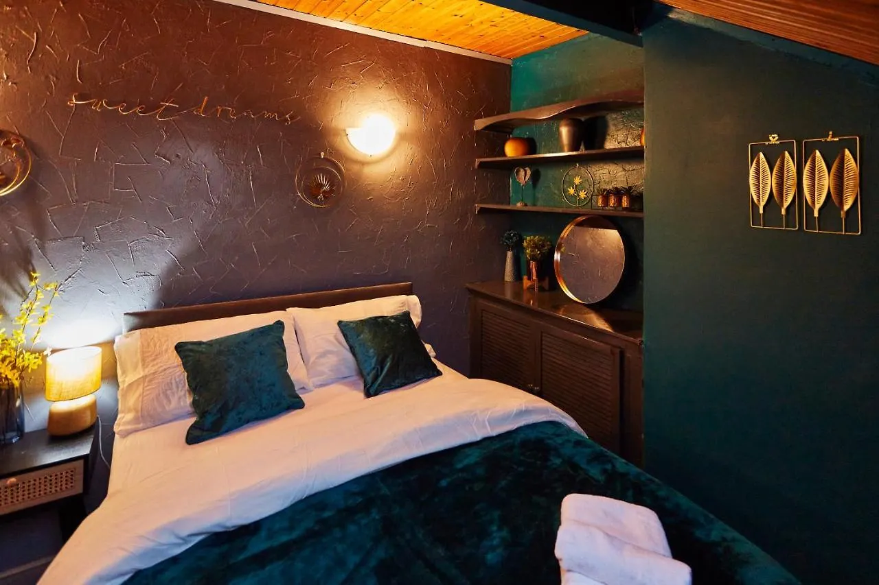 Πανσιόν Home Away From Home Entire 2 Bedroom House Λιντς