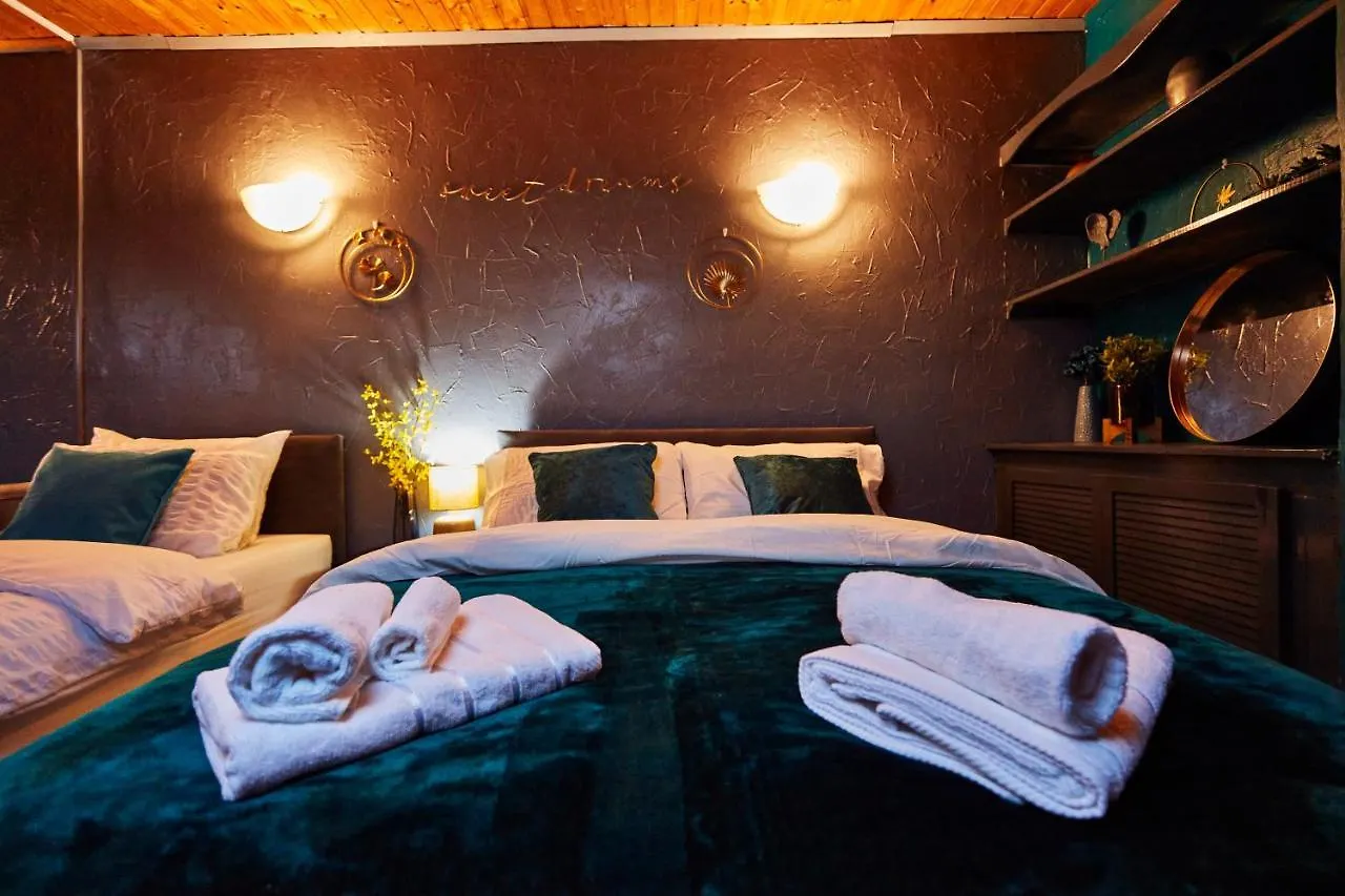 Home Away From Home Entire 2 Bedroom House Λιντς 0*,