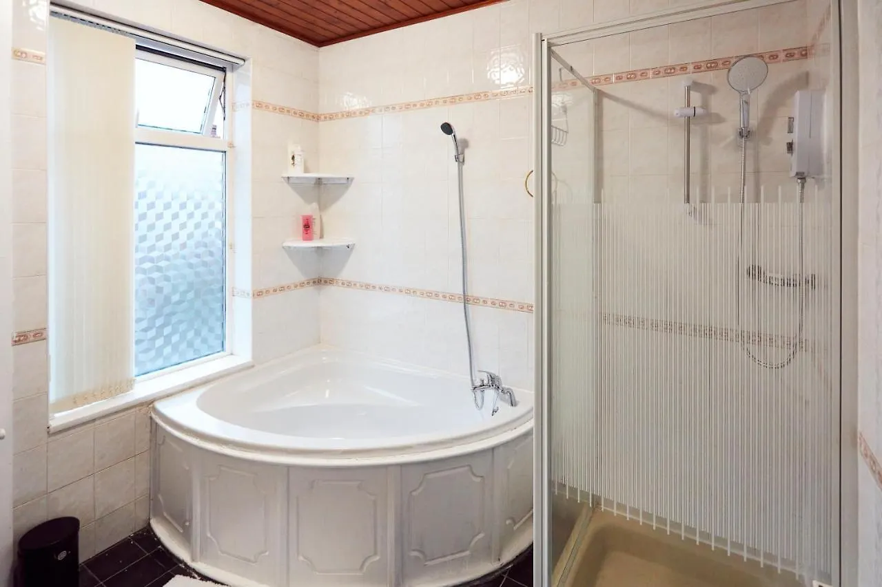 Home Away From Home Entire 2 Bedroom House Λιντς Ηνωμένο Βασίλειο