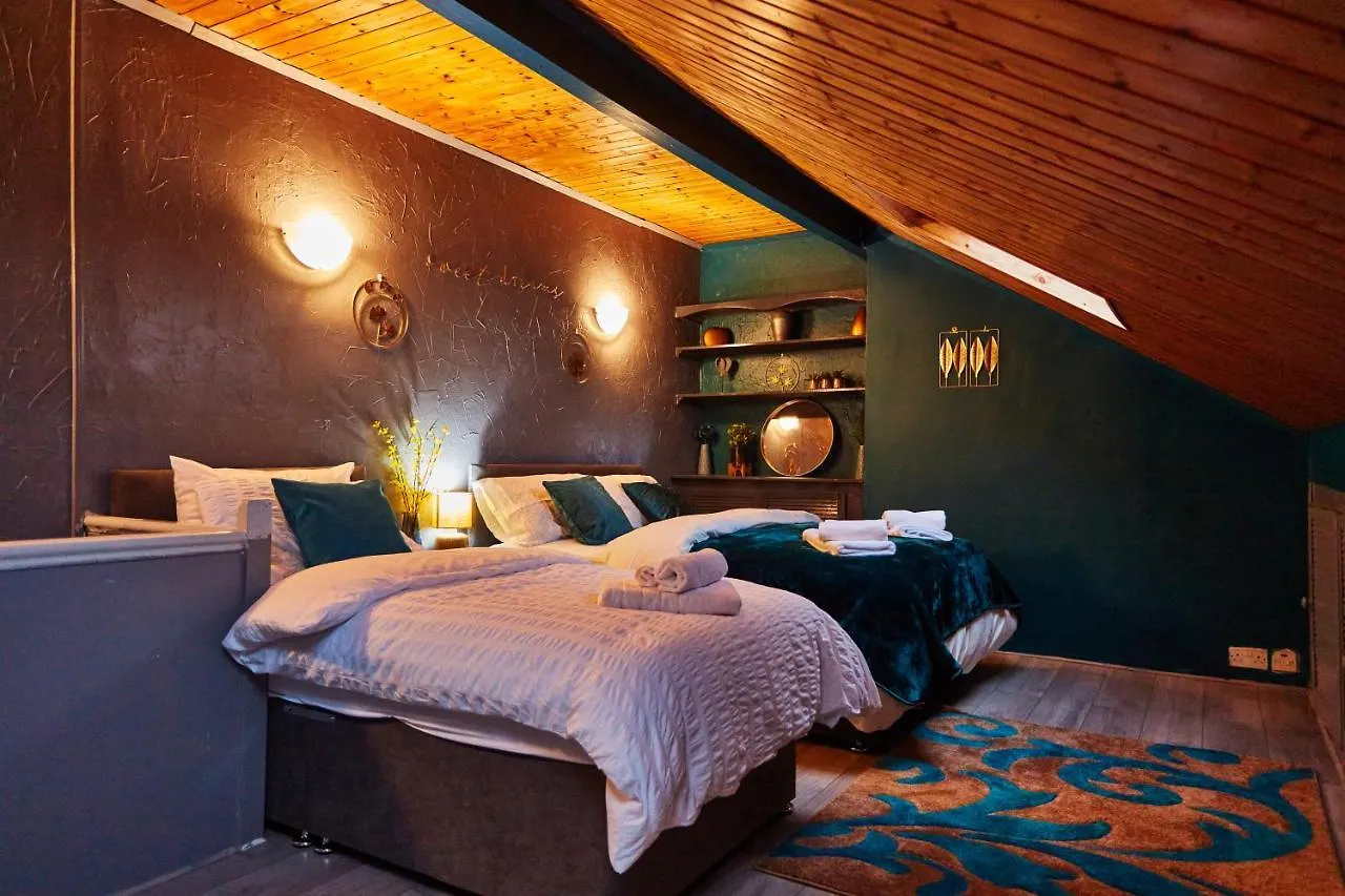 Home Away From Home Entire 2 Bedroom House Λιντς 0*,