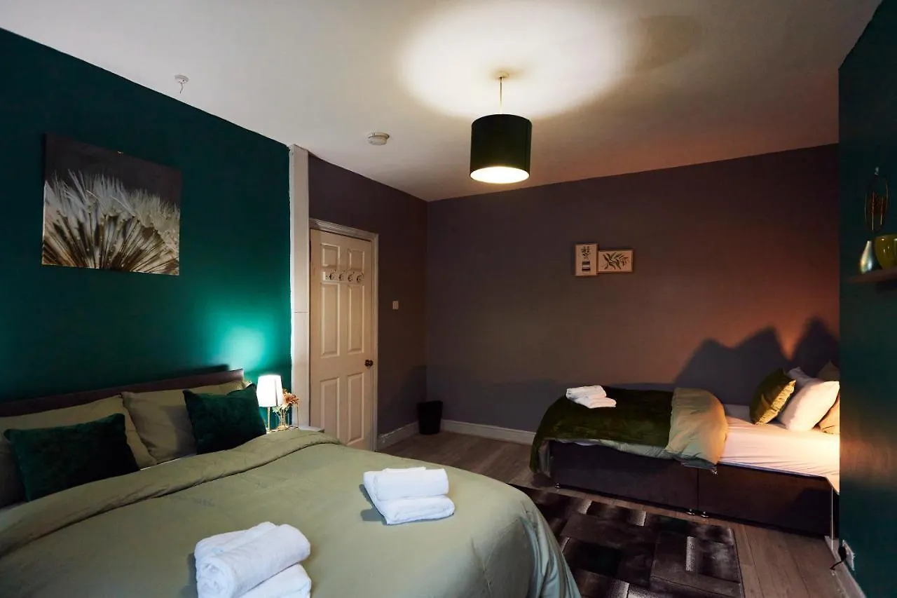 Home Away From Home Entire 2 Bedroom House Λιντς 0*,